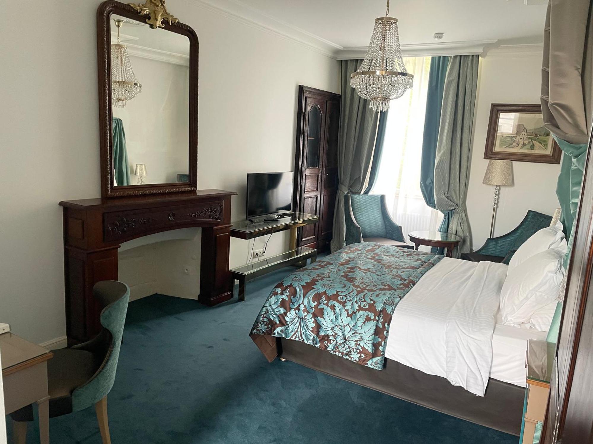 Hotel Victor Hugo بونتورسون المظهر الخارجي الصورة
