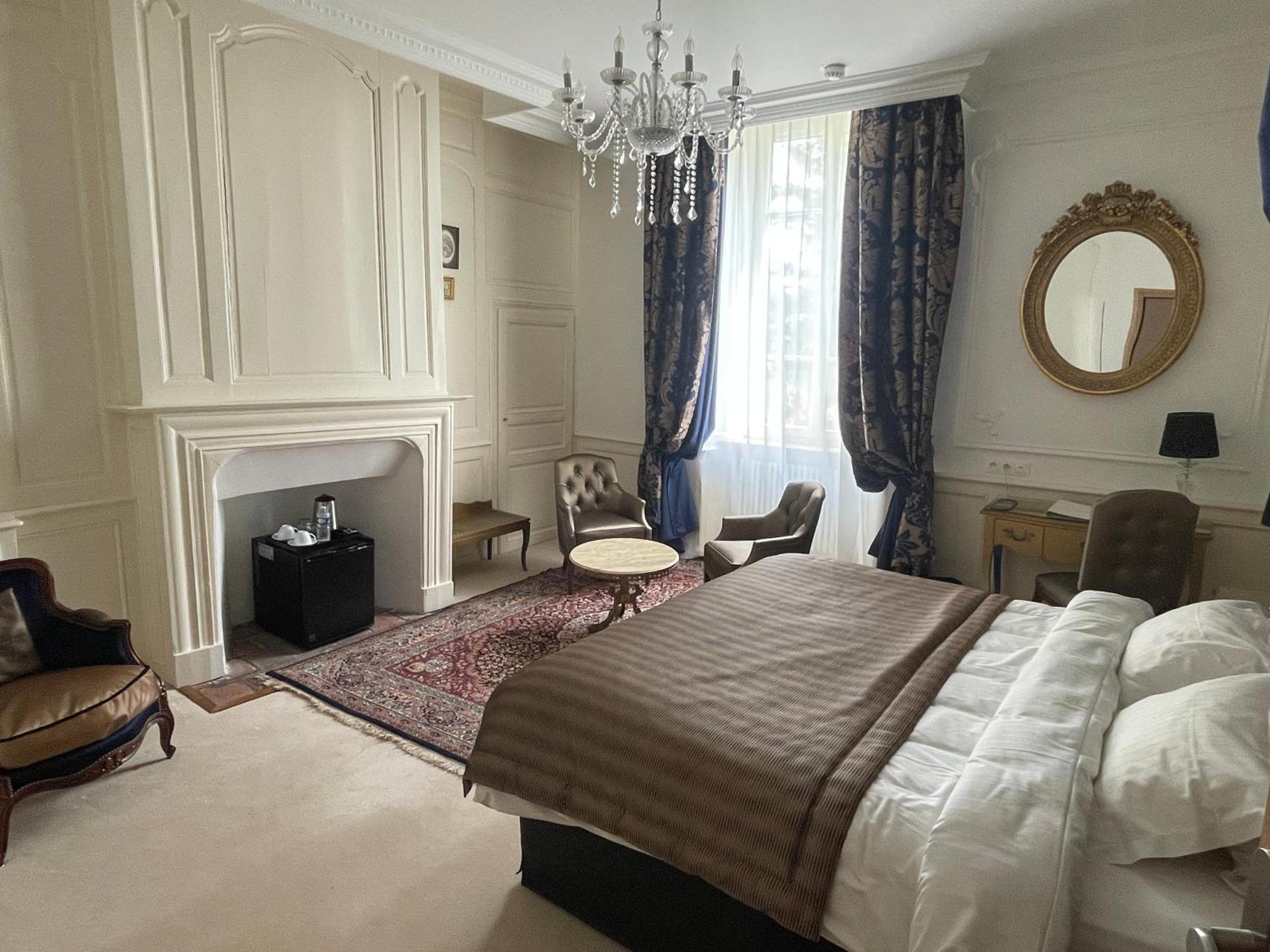 Hotel Victor Hugo بونتورسون المظهر الخارجي الصورة